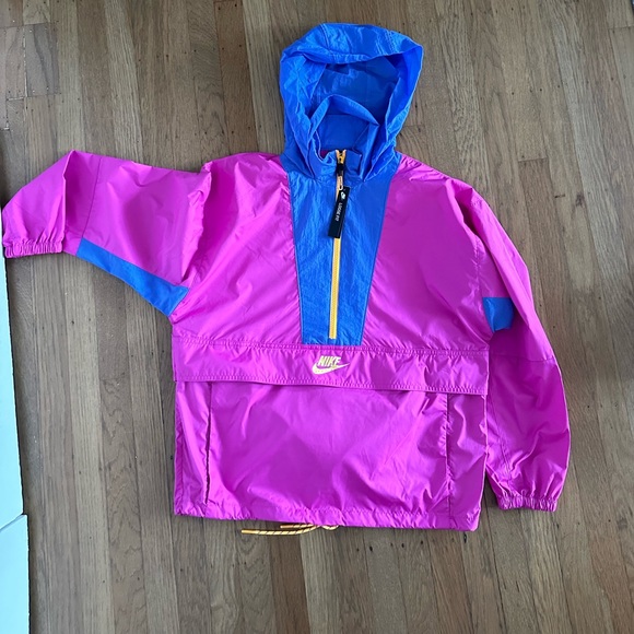 Nike - Packable Jacket - Picture 2 of 7